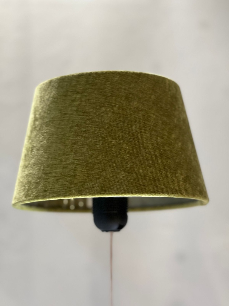 Shade half high grass green on transparant 20x15x12