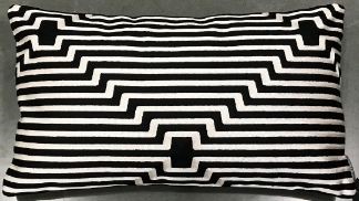 [310-22-396] Cushion lines black/white CO 60x35